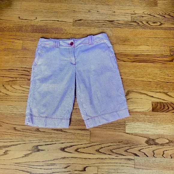 Ann Taylor Loft Red and White Seersucker Striped Bermuda Shorts Size 8 - Picture 1 of 5